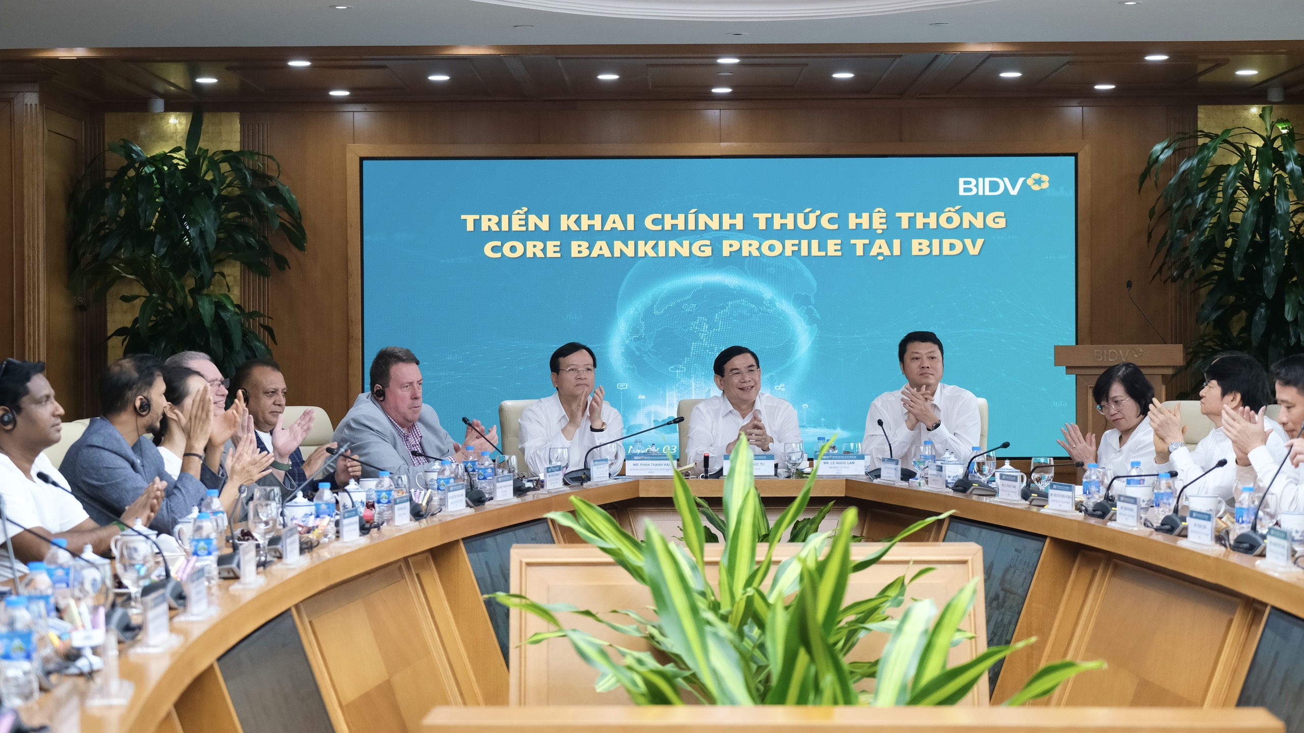 Ban Lãnh đạo BIDV họp triển khai chính thức hệ thống Core Banking Profile tại BIDV